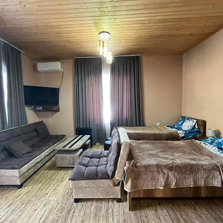 Lela Guest House Местия Екстериор снимка
