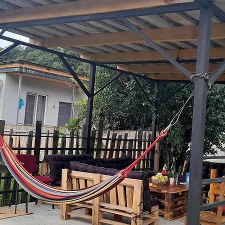 Lela Guest House Местия Екстериор снимка