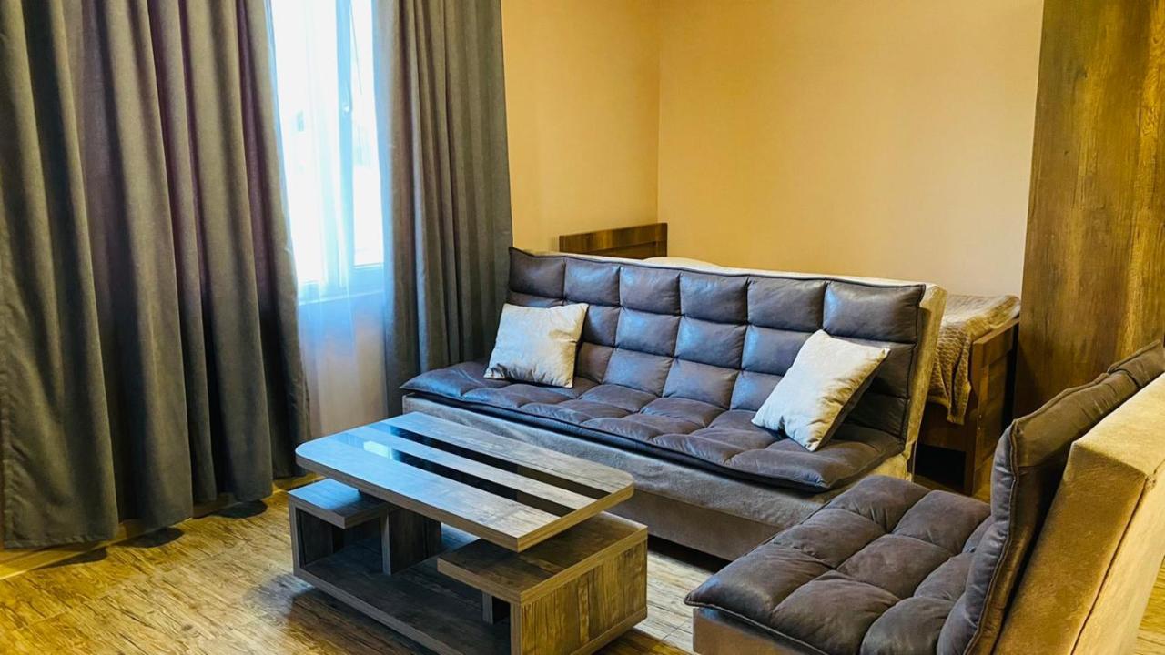 Lela Guest House Местия Екстериор снимка