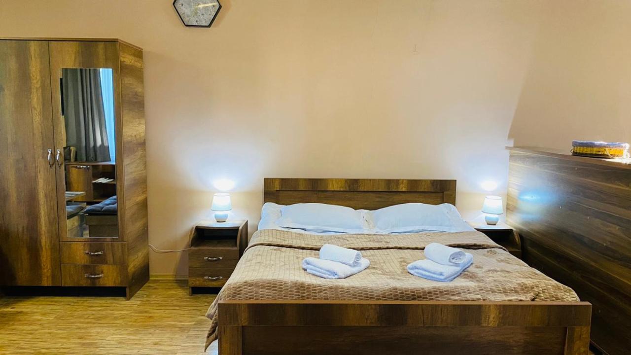 Lela Guest House Местия Екстериор снимка