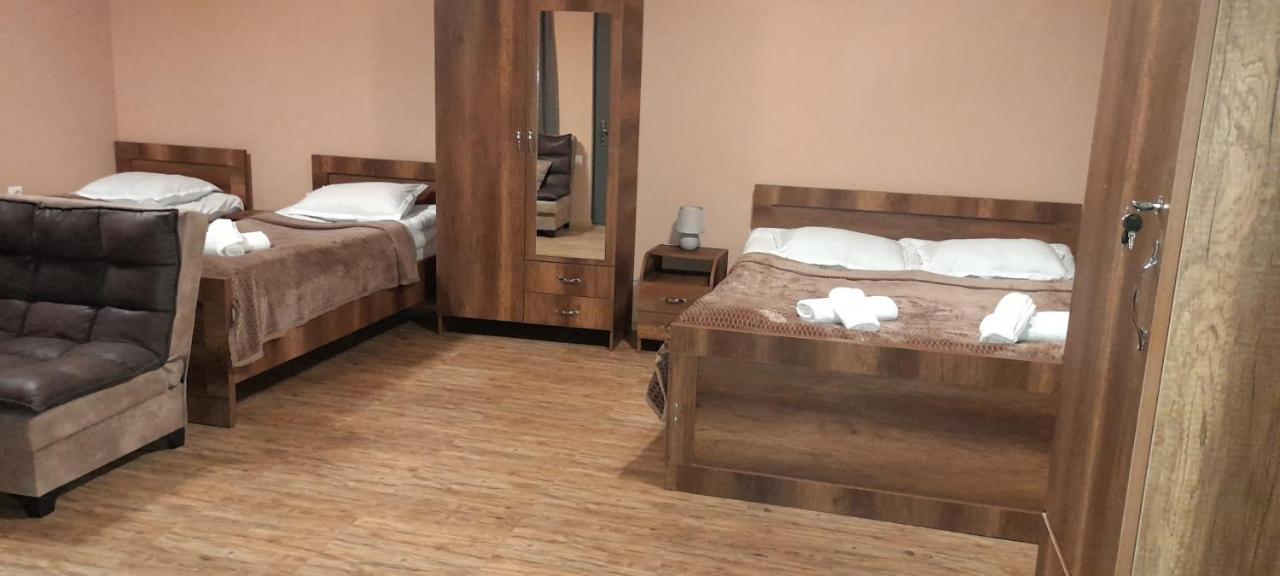 Lela Guest House Местия Екстериор снимка