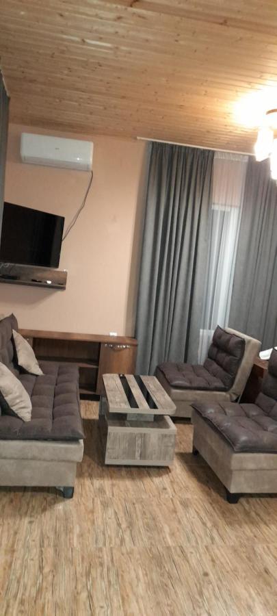 Lela Guest House Местия Екстериор снимка