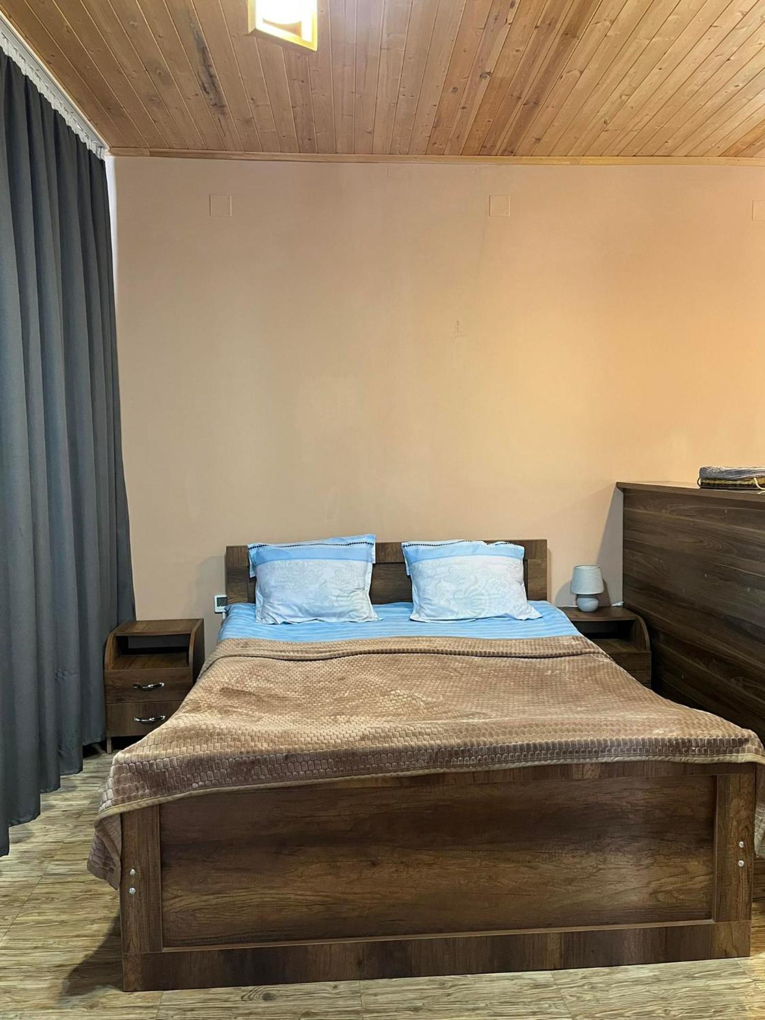 Lela Guest House Местия Екстериор снимка
