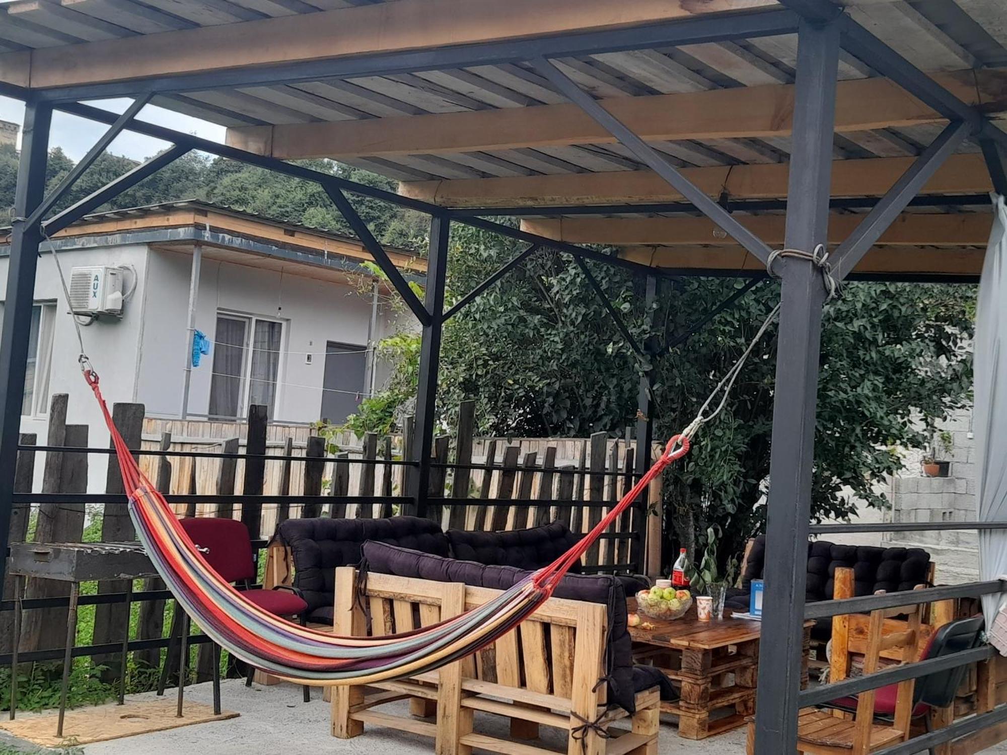 Lela Guest House Местия Екстериор снимка