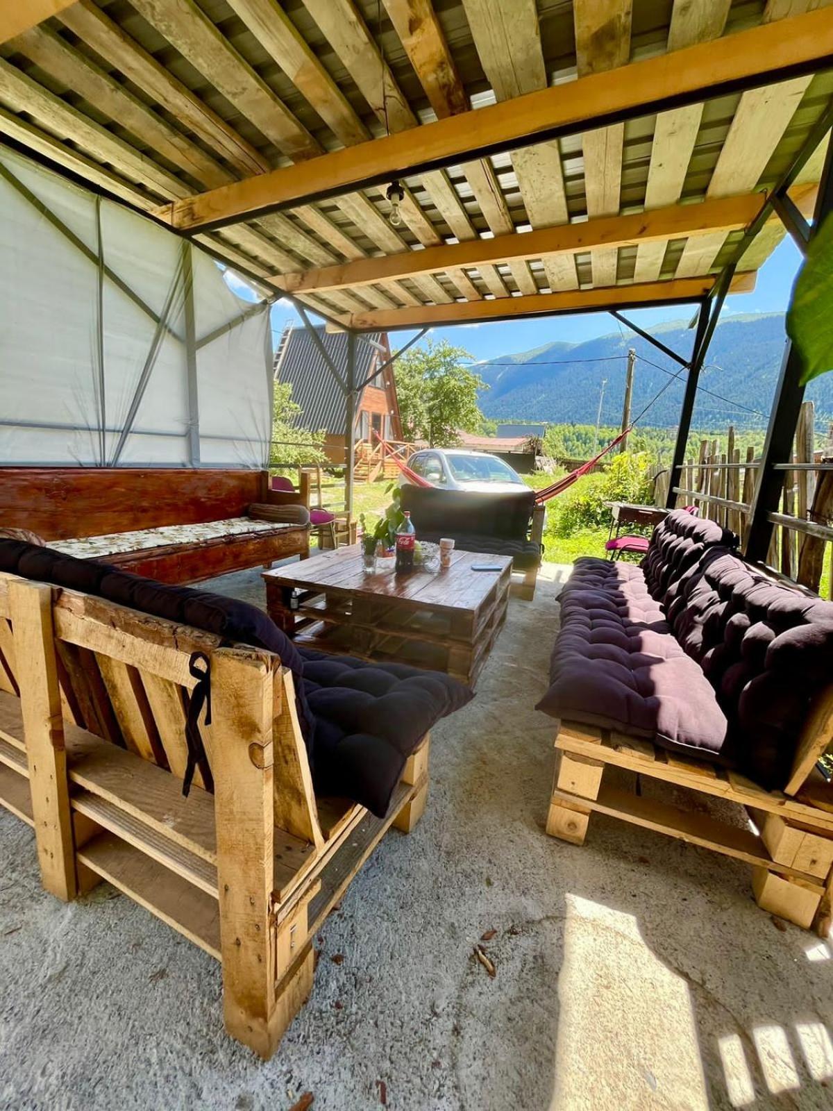 Lela Guest House Местия Екстериор снимка